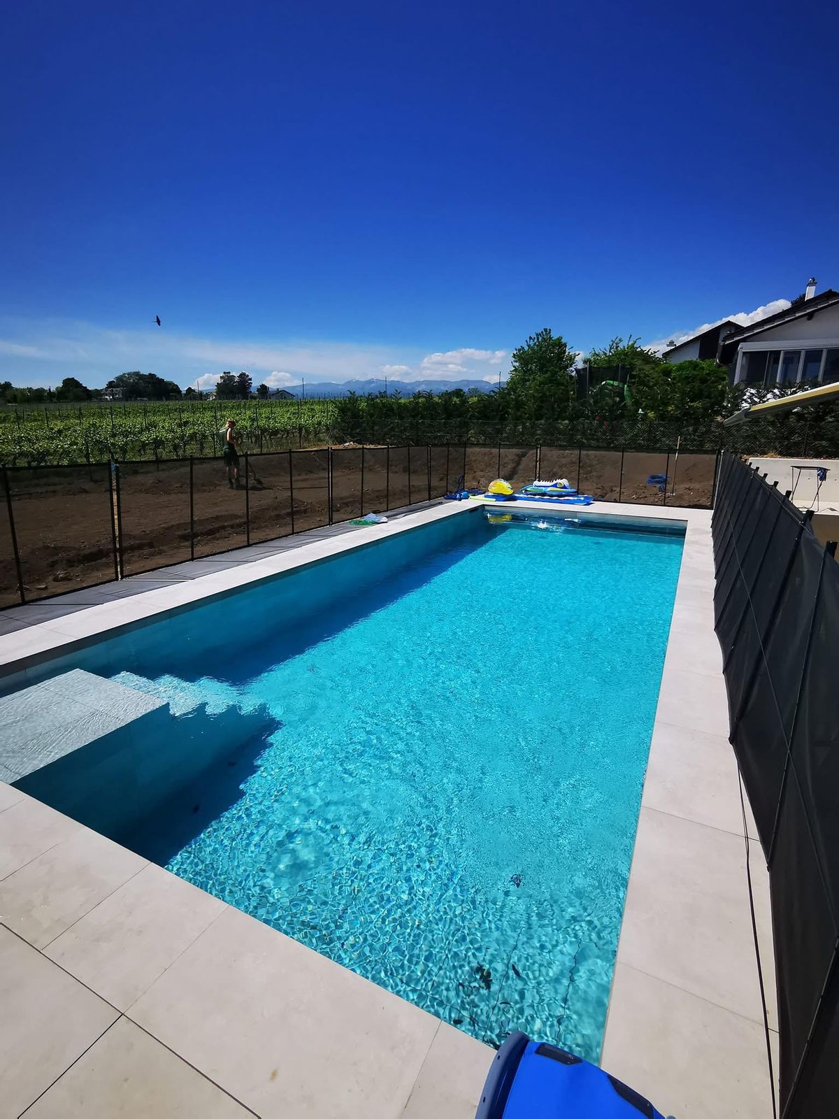 Après : Pose de carrelage pour une piscine à Founex